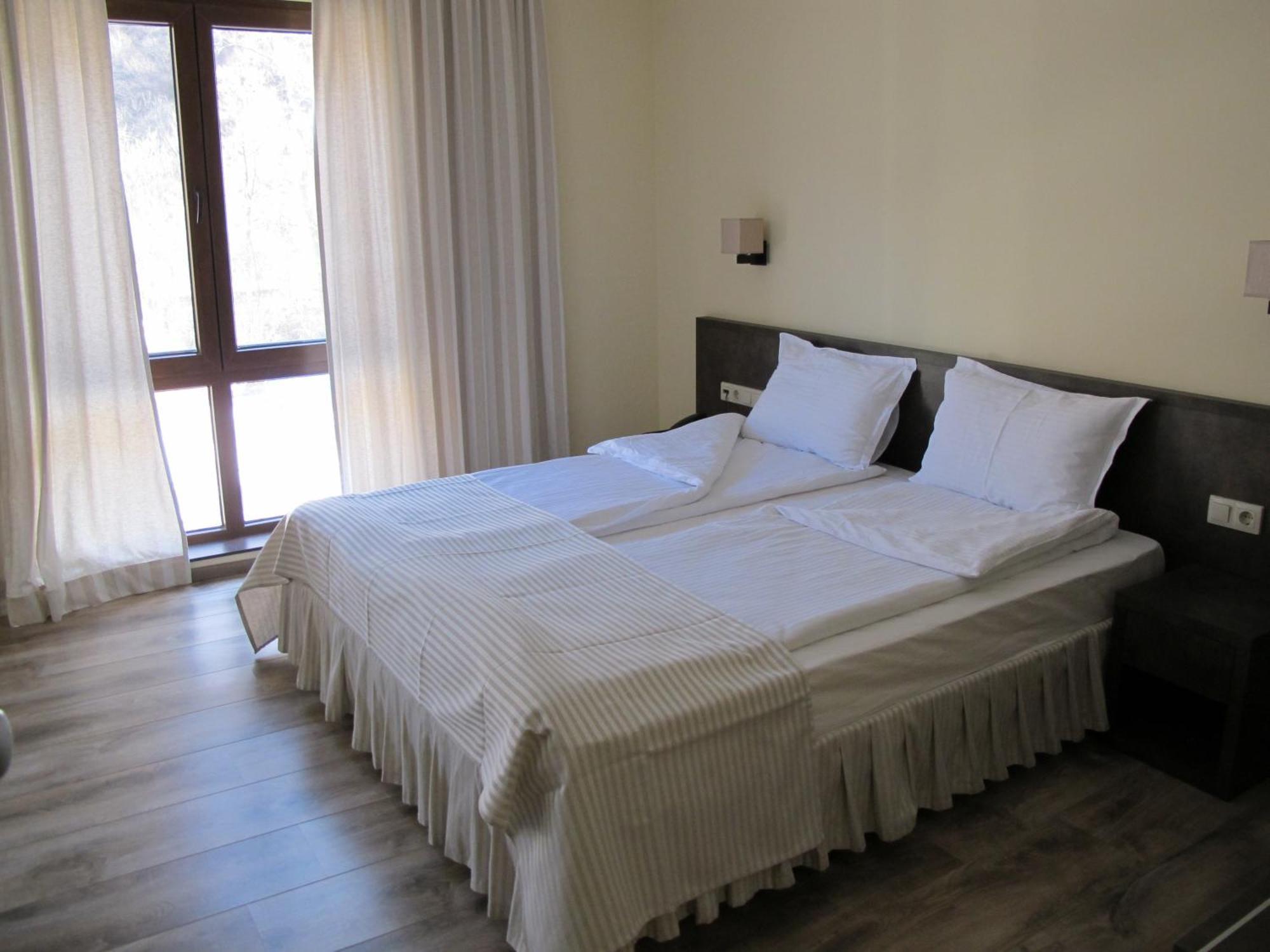 Hotel аква варвара - минерални басейни и релакс