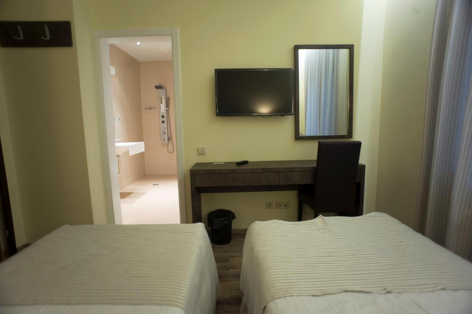 Hotel аква варвара - минерални басейни и релакс 3*